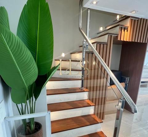 Cobertura com 3 quartos na Enseada do Suá - Vitória ES