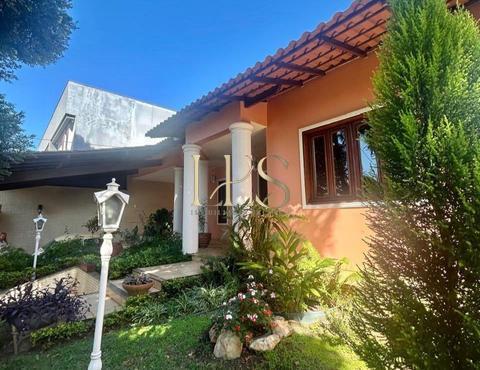 Casa Linear á venda com 3 Quartos em Mata da Praia - Vitória ES
